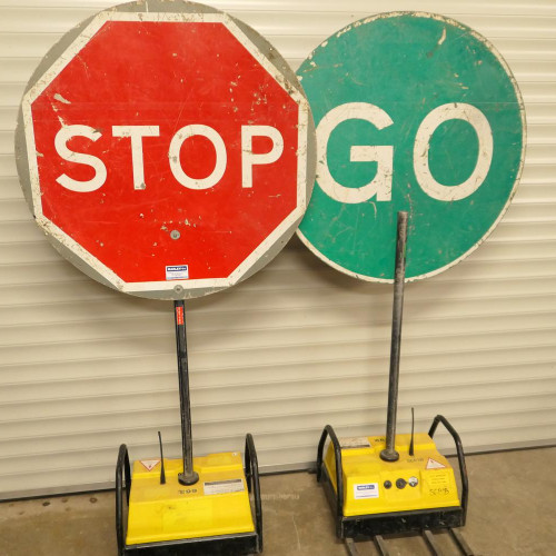 STOP AND GO BATTERY SIGNS