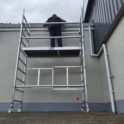Pop Up Scaffolding 1.7m Platform Height