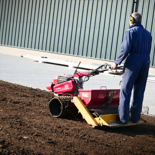 Blec Chariot Lawn Seeder Cultipack